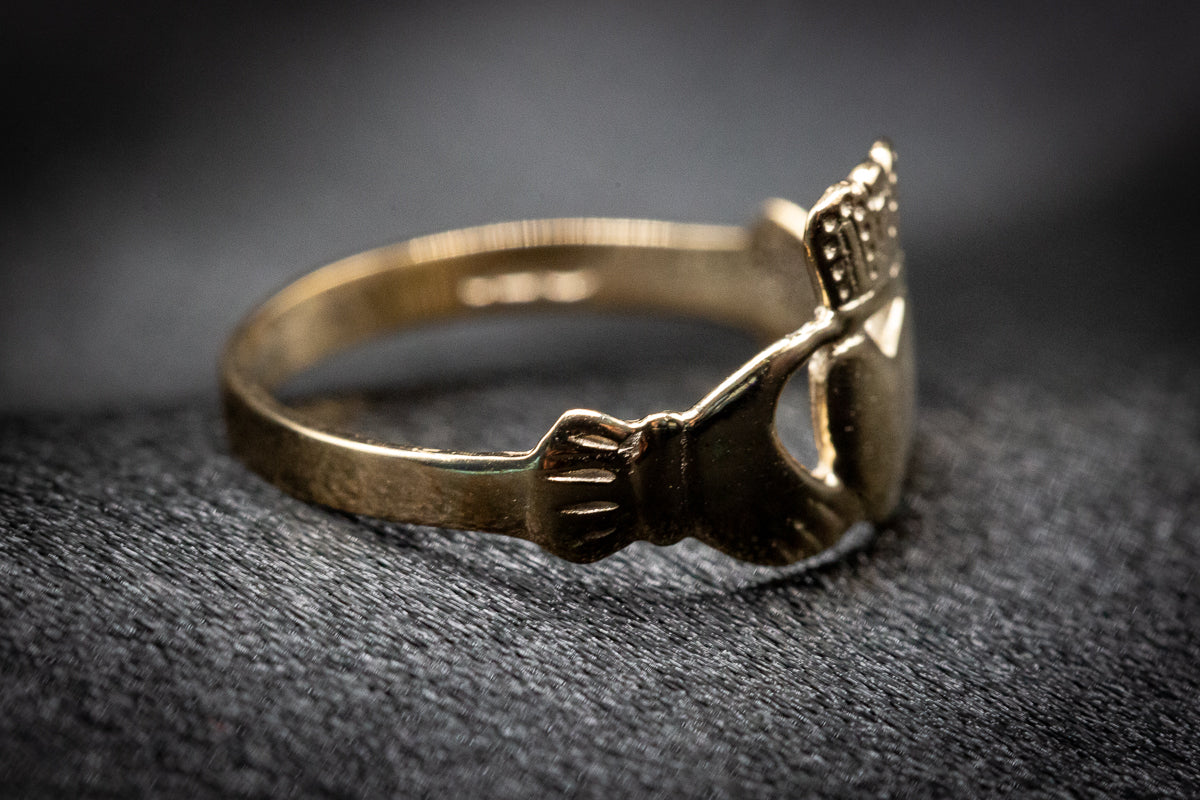 Gold 9ct Claddagh Ring - Image 5