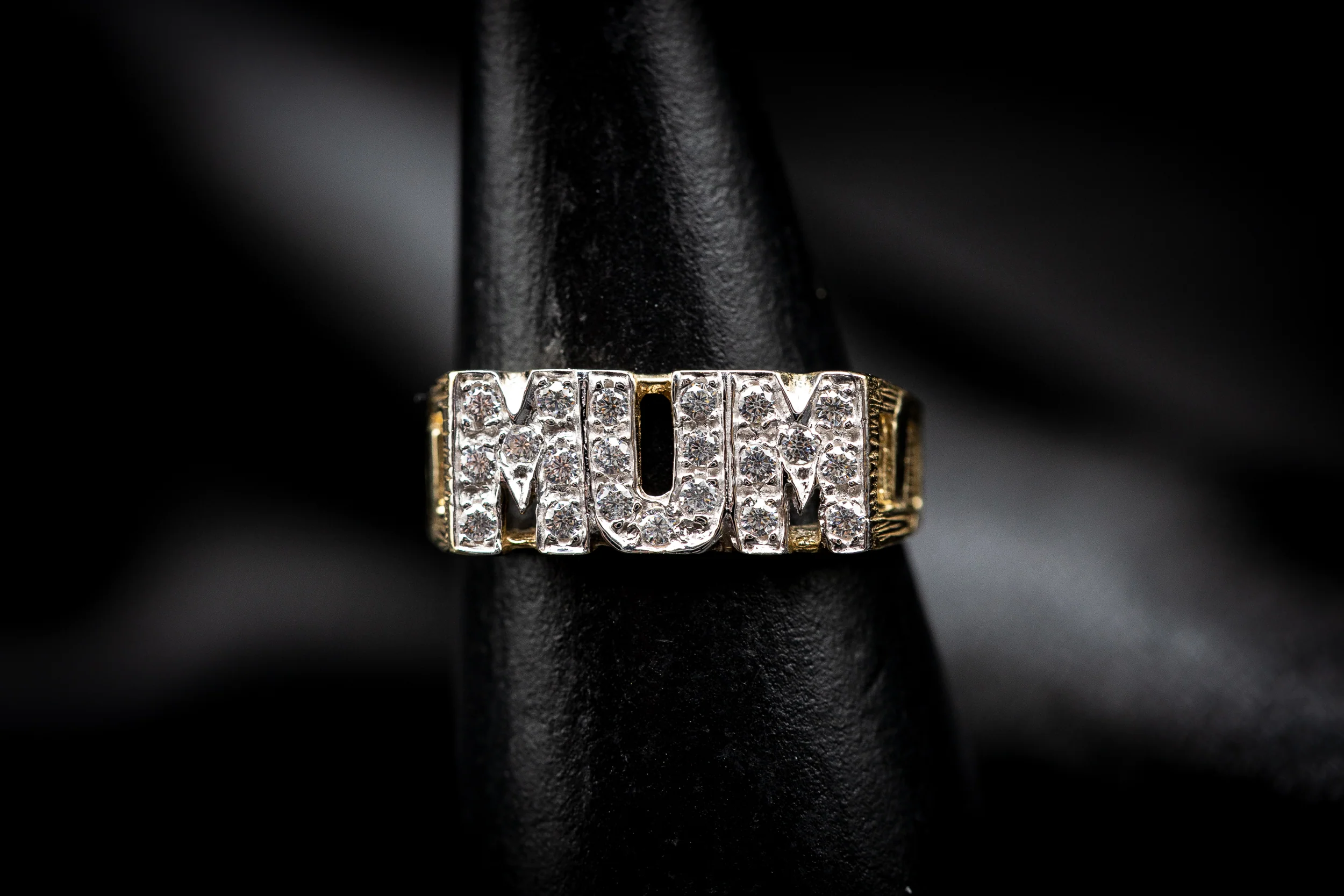 Gold 9ct CZ Mum Ring - Image 3