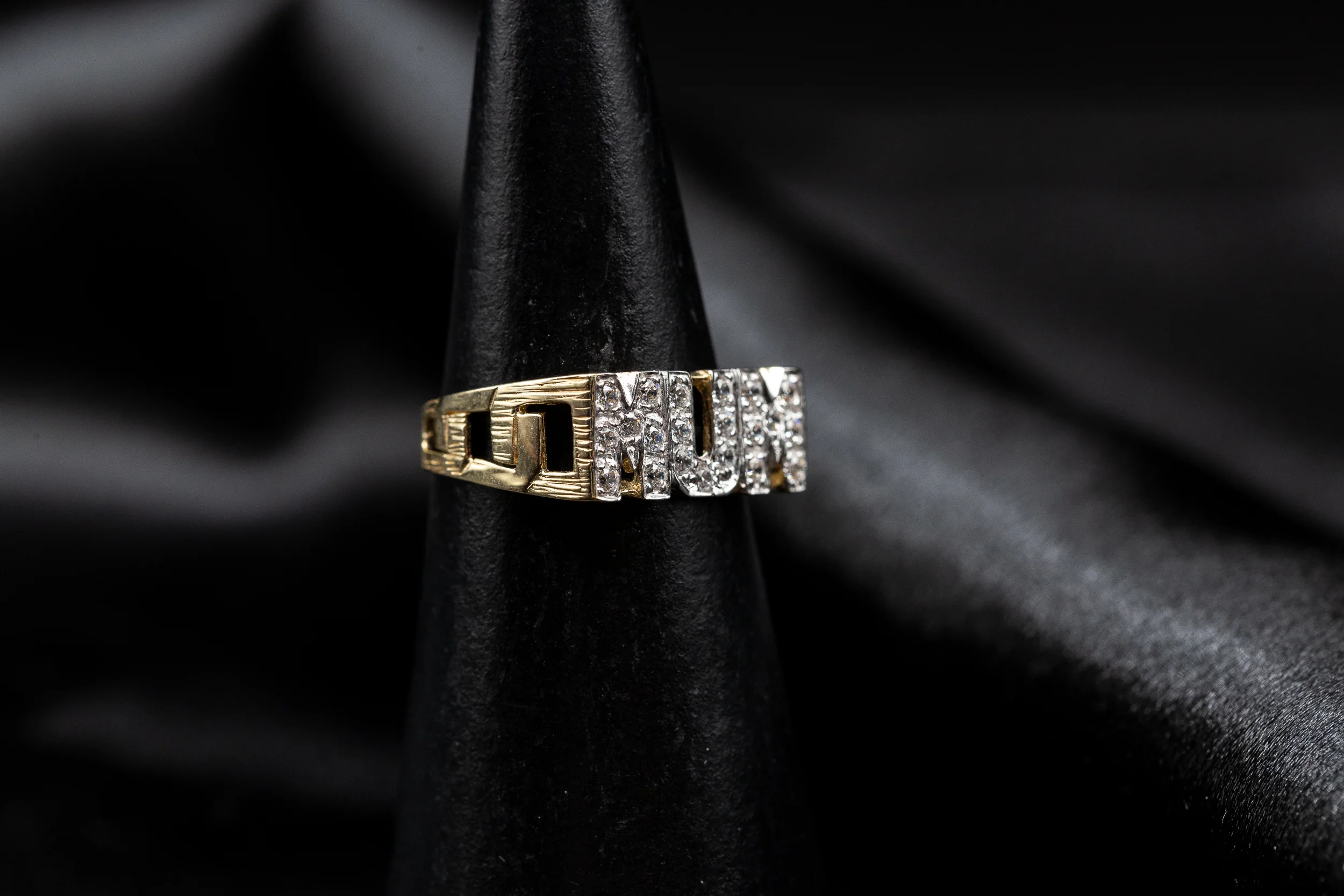 Gold 9ct CZ Mum Ring - Image 4