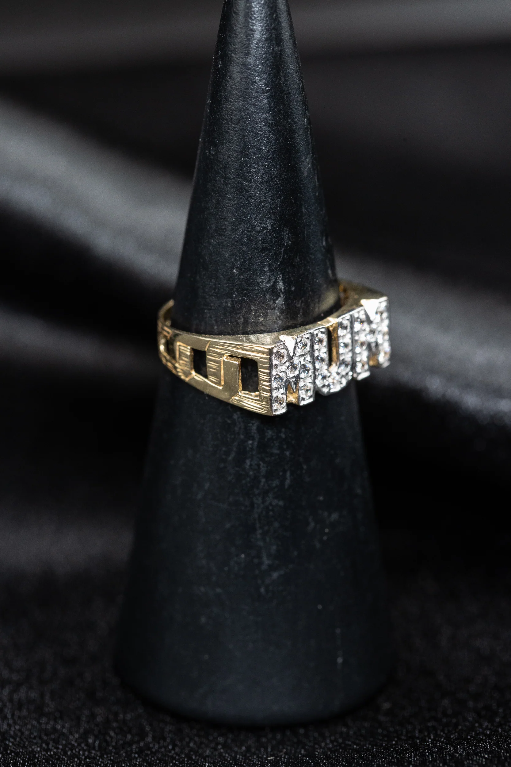 Gold 9ct CZ Mum Ring - Image 6