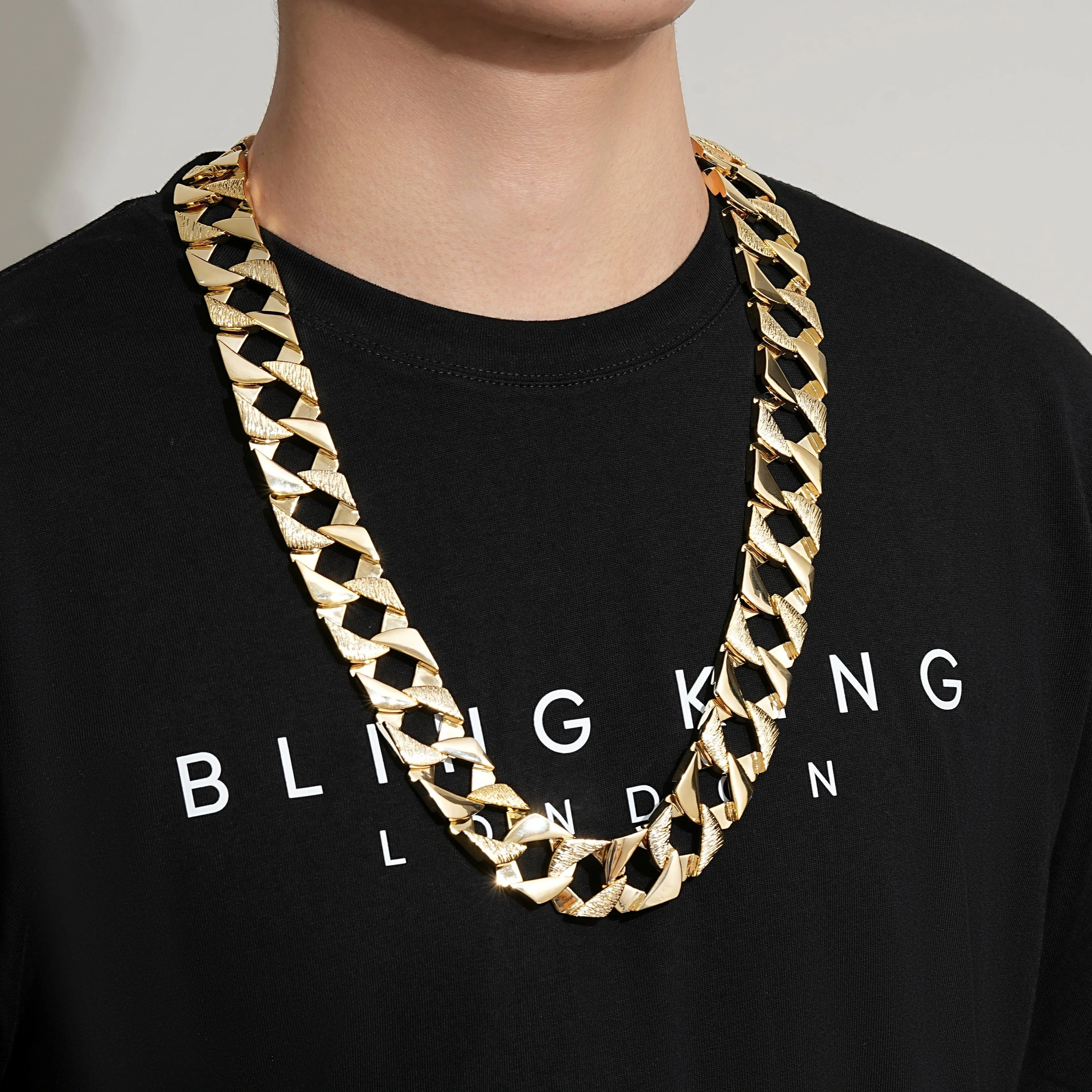 9ct Gold Bark-Chaps Curb Chain 27mm - Image 3