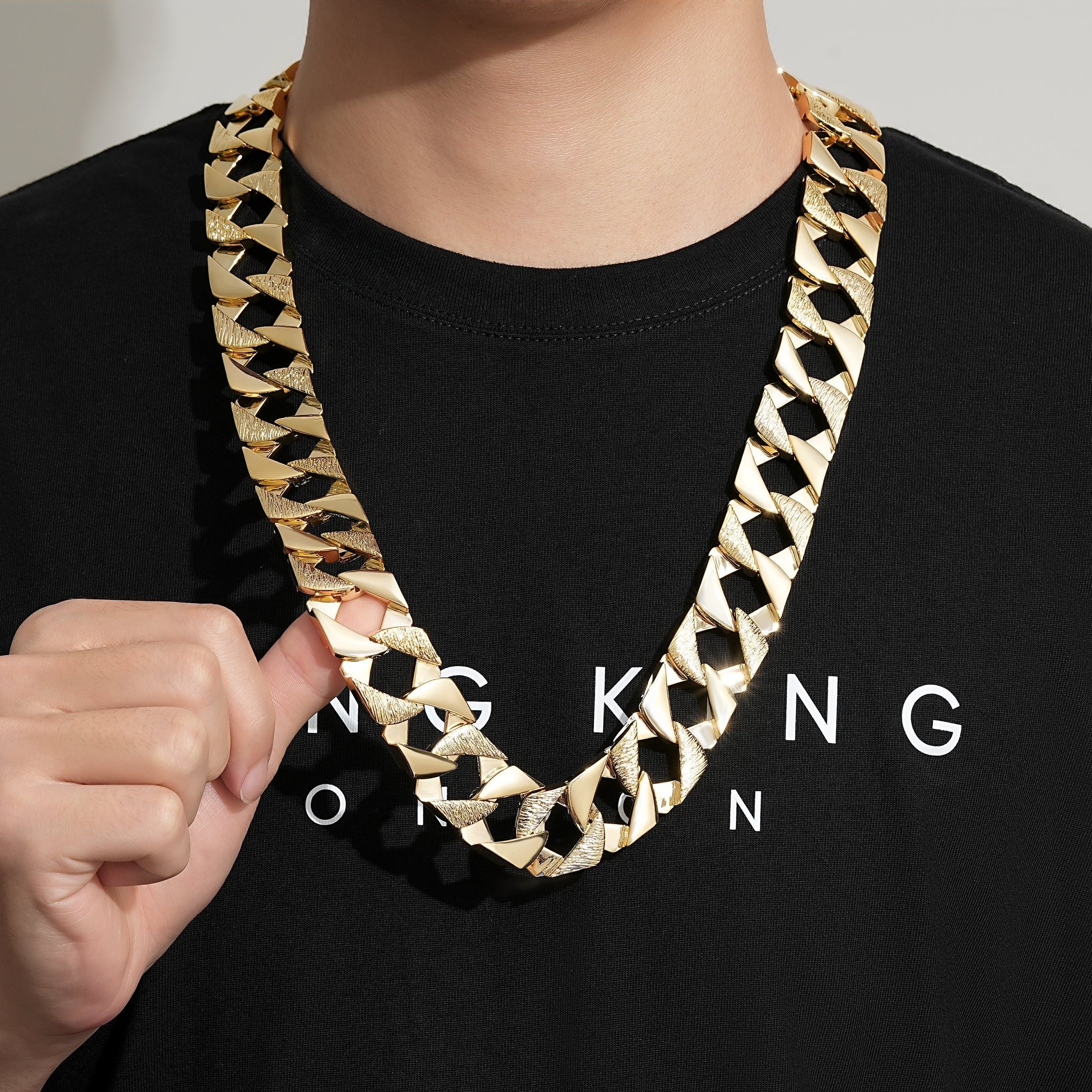 9ct Gold Bark-Chaps Curb Chain 27mm - Image 4